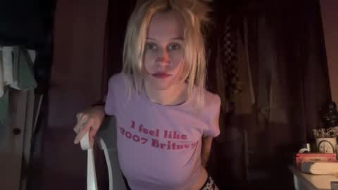 Snapshot of violetfaee chatting on November 2025 08:15:01 AM violet online show from November 2025 08:15:01 AM