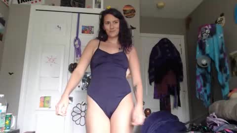 Snapshot of violethooper chatting on May 2026 04:48:02 PM Violet Hooper online show from May 2026 04:48:02 PM