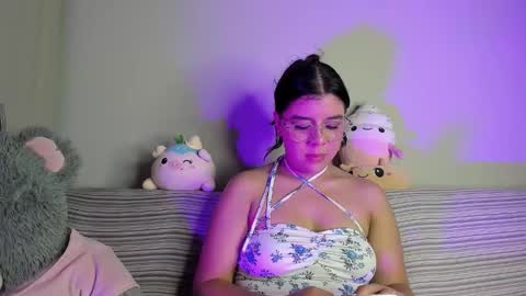 Snapshot of violett2006 chatting on February 2026 05:04:01 AM violeta online show from February 2026 05:04:01 AM