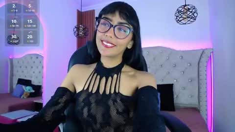 Snapshot of violett_garden chatting on May 2026 11:04:02 AM Violet online show from May 2026 11:04:02 AM
