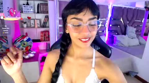Snapshot of violett_garden chatting on July 2026 11:26:01 AM Violet online show from July 2026 11:26:01 AM