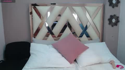 V I O L E T T E  online show from February 2026 04:47:02 PM