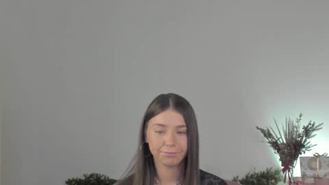 Snapshot of violetta_finch chatting on December 2024 08:45:02 AM violetta_finch online show from December 2024 08:45:02 AM
