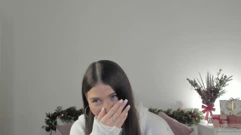 Snapshot of violetta_finch chatting on December 2024 08:27:02 AM violetta_finch online show from December 2024 08:27:02 AM