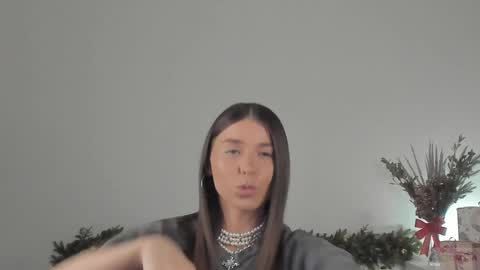 Snapshot of violetta_finch chatting on January 2025 08:14:02 AM violetta_finch online show from January 2025 08:14:02 AM
