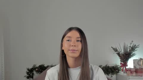 Snapshot of violetta_finch chatting on January 2025 08:07:02 AM violetta_finch online show from January 2025 08:07:02 AM