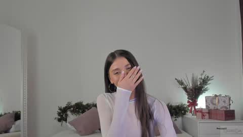 Snapshot of violetta_finch chatting on January 2025 05:18:01 PM violetta_finch online show from January 2025 05:18:01 PM
