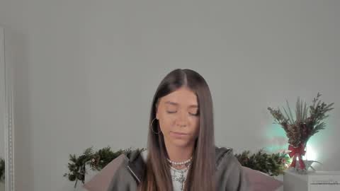Snapshot of violetta_finch chatting on January 2025 08:29:02 AM violetta_finch online show from January 2025 08:29:02 AM