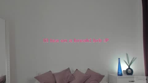 Snapshot of violetta_finch chatting on February 2025 04:26:01 PM violetta_finch online show from February 2025 04:26:01 PM