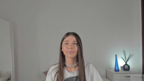 Snapshot of violetta_finch chatting on February 2025 06:56:02 PM violetta_finch online show from February 2025 06:56:02 PM