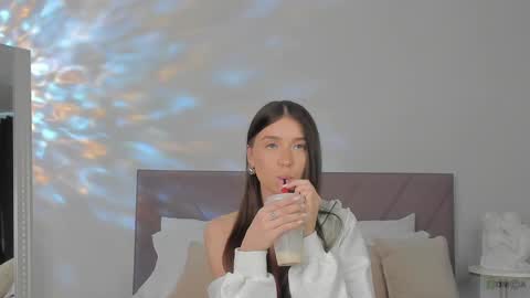 Snapshot of violetta_finch chatting on March 2025 01:12:01 PM violetta_finch online show from March 2025 01:12:01 PM