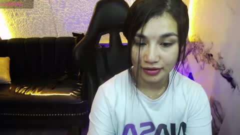 Snapshot of violetta_jhonson_v chatting on June 2026 03:39:01 AM Violetta online show from June 2026 03:39:01 AM