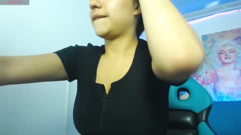 Snapshot of violetta_m_ chatting on January 2025 11:45:02 PM Violeta online show from January 2025 11:45:02 PM