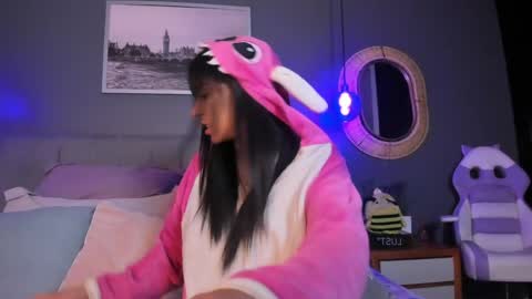 Snapshot of violettaa_stone chatting on April 2026 11:59:01 AM Violettaa online show from April 2026 11:59:01 AM