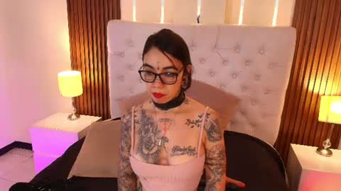 Snapshot of violettaalemida chatting on July 2026 04:17:02 AM violettaalemida online show from July 2026 04:17:02 AM