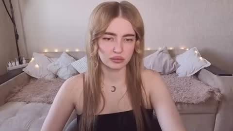 Snapshot of violettaotis chatting on June 2026 02:34:01 PM ViolettaOtis online show from June 2026 02:34:01 PM