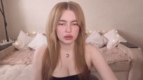 Snapshot of violettaotis chatting on June 2026 11:00:01 AM ViolettaOtis online show from June 2026 11:00:01 AM