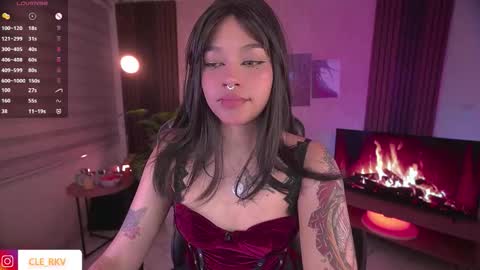 JULIE UWU online show from September 2025 05:47:02 PM