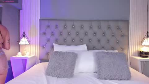 Snapshot of violettharous chatting on February 2026 10:50:01 PM VioletthaRous online show from February 2026 10:50:01 PM