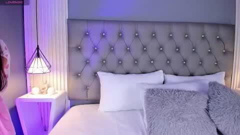 Snapshot of violettharous chatting on February 2026 10:44:01 PM VioletthaRous online show from February 2026 10:44:01 PM