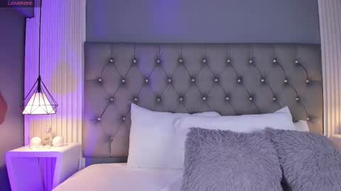 Snapshot of violettharous chatting on February 2026 10:42:01 PM VioletthaRous online show from February 2026 10:42:01 PM