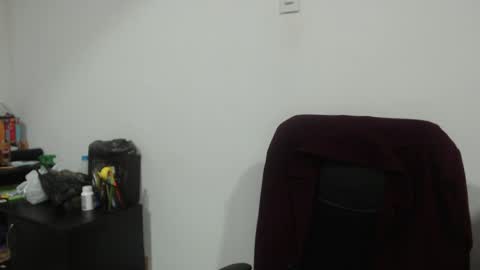 Snapshot of violettouse chatting on April 2026 07:04:01 AM Jhon online show from April 2026 07:04:01 AM