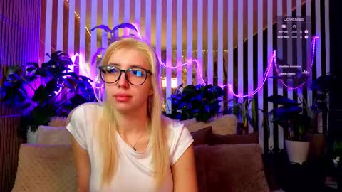 Violetta online show from December 2025 09:42:02 PM