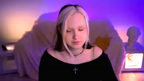 Snapshot of violettwoods chatting on June 2026 04:13:01 AM Violett online show from June 2026 04:13:01 AM