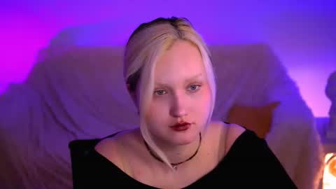 Snapshot of violettwoods chatting on June 2026 09:25:02 AM Violett online show from June 2026 09:25:02 AM