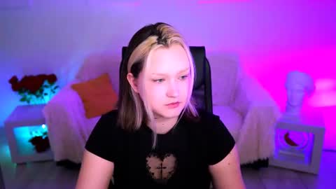 Snapshot of violettwoods chatting on July 2026 08:09:02 AM Violett online show from July 2026 08:09:02 AM