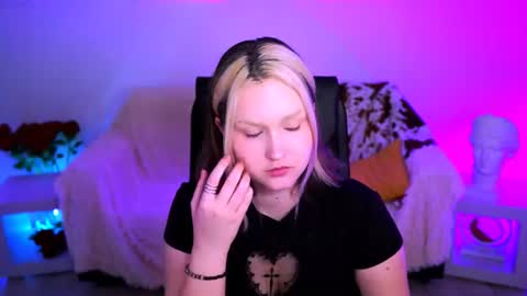 Snapshot of violettwoods chatting on July 2026 04:20:01 AM Violett online show from July 2026 04:20:01 AM
