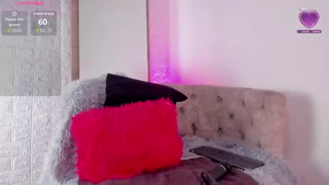 Snapshot of violetwinters_ chatting on July 2026 03:34:01 AM violetwinters_ online show from July 2026 03:34:01 AM