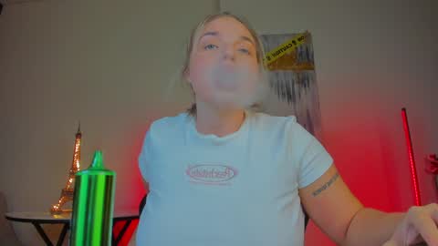 Snapshot of viollasinzz chatting on December 2024 01:51:01 AM Violla online show from December 2024 01:51:01 AM