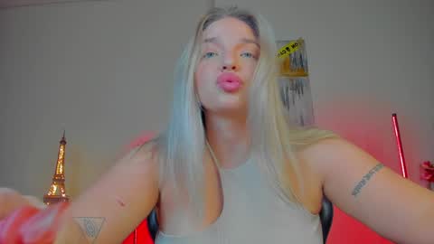 Snapshot of viollasinzz chatting on January 2025 09:47:02 AM Violla online show from January 2025 09:47:02 AM