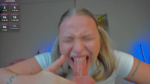 Snapshot of viollasinzz chatting on January 2025 06:56:01 AM Violla online show from January 2025 06:56:01 AM