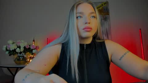 Snapshot of viollasinzz chatting on January 2025 10:05:02 AM Violla online show from January 2025 10:05:02 AM