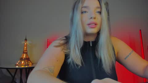 Snapshot of viollasinzz chatting on January 2025 08:12:01 PM Violla online show from January 2025 08:12:01 PM