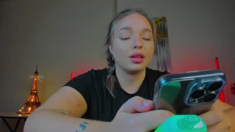 Snapshot of viollasinzz chatting on February 2025 09:22:01 AM Violla online show from February 2025 09:22:01 AM