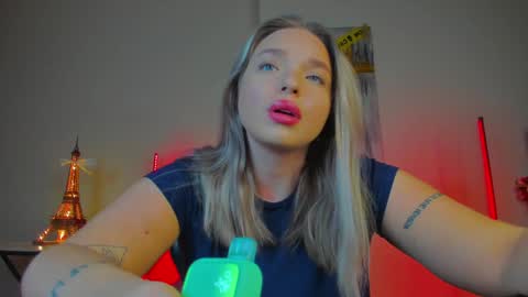 Snapshot of viollasinzz chatting on February 2025 03:41:02 AM Violla online show from February 2025 03:41:02 AM