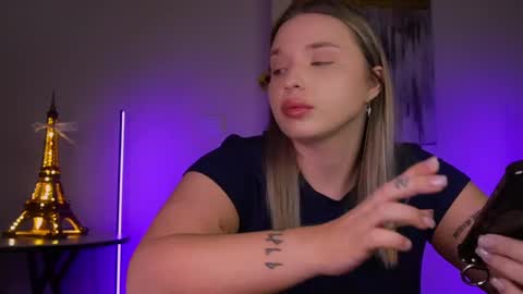 Snapshot of viollasinzz chatting on February 2025 07:55:01 AM Violla online show from February 2025 07:55:01 AM