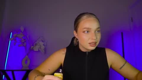 Snapshot of viollasinzz chatting on September 2025 10:38:02 AM Violla online show from September 2025 10:38:02 AM