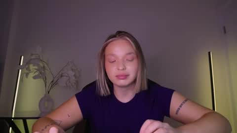 Snapshot of viollasinzz chatting on September 2025 10:06:01 AM Violla online show from September 2025 10:06:01 AM
