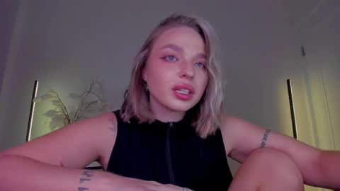 Violla online show from November 2025 04:07:02 AM