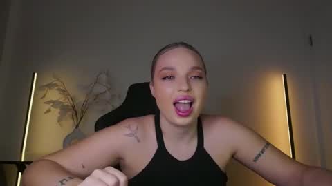 Violla online show from November 2025 06:14:02 AM