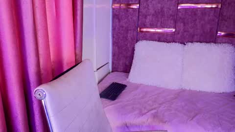 viollettebylyly online show from October 2025 01:55:02 PM