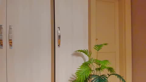 viraglow online show from November 2025 04:46:01 PM