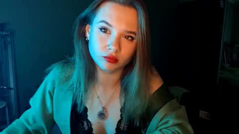 Mia online show from October 2025 12:17:02 PM