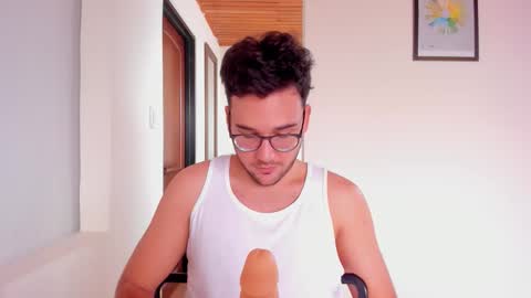 Vito Ferrer online show from October 2025 03:58:01 PM