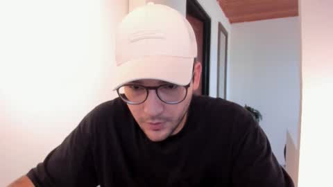 Vito Ferrer online show from November 2025 11:32:02 AM