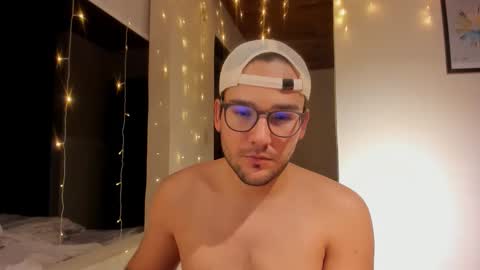 Vito Ferrer online show from November 2025 12:44:02 AM